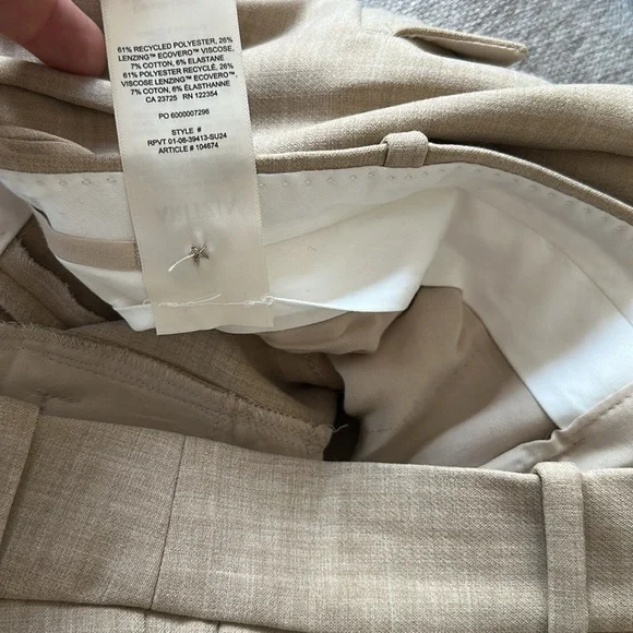 Aritzia Babaton Spotlight Cargo Pant high rise
Straight Leg - Picture 13 of 16